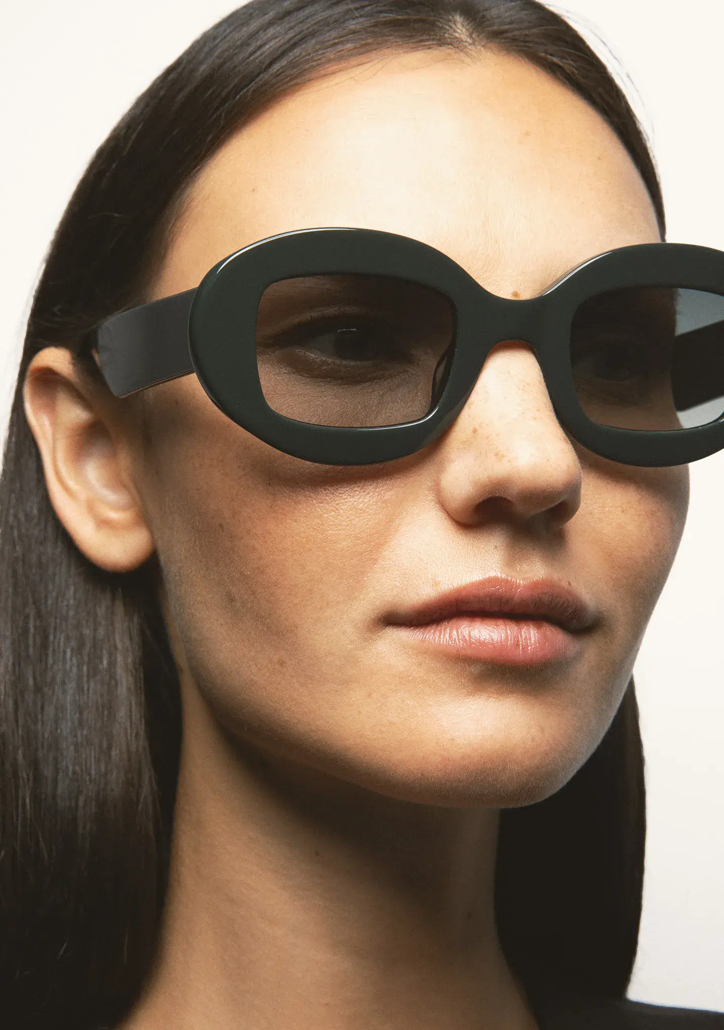 Gafas de sol KALEOS Carlson para mujer en acetato verde oscuro con lente verde degradada