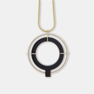 Lupa de lectura colgante Saturno Negro de acetato negro con acabados metálicos dorados